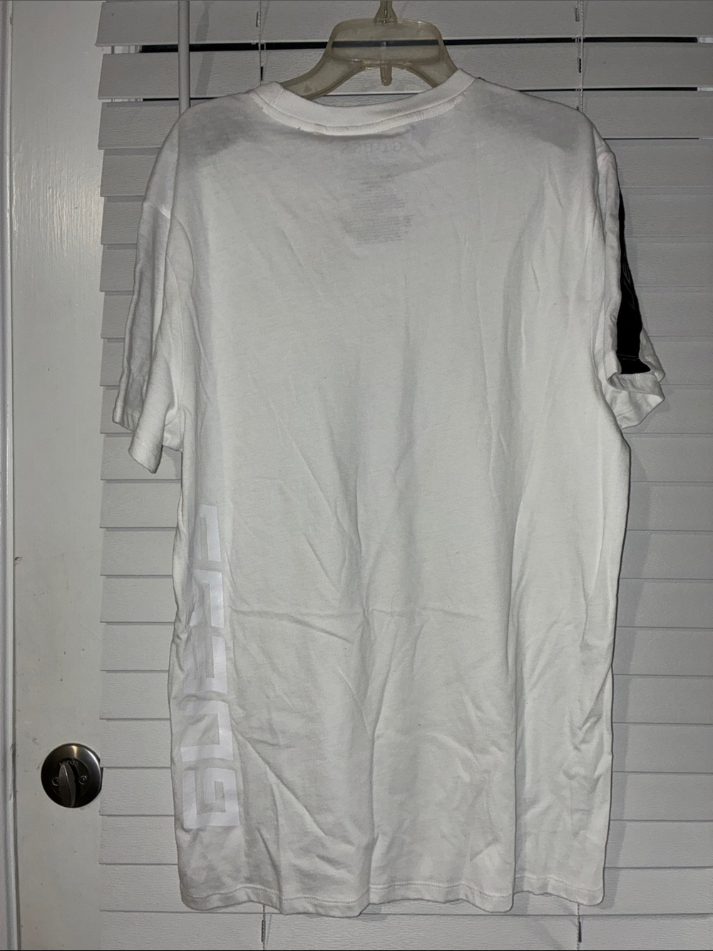 Guess Men’s White Short-Sleeve Tee with Black Shoulder Panels - Picture 7 of 8